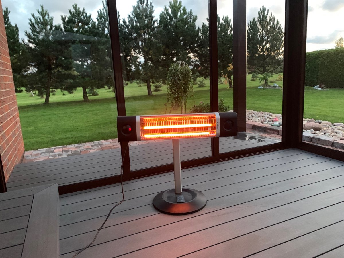 Infraraudonųjų spindulių šildytuvas Veito CH1800 RE juodas